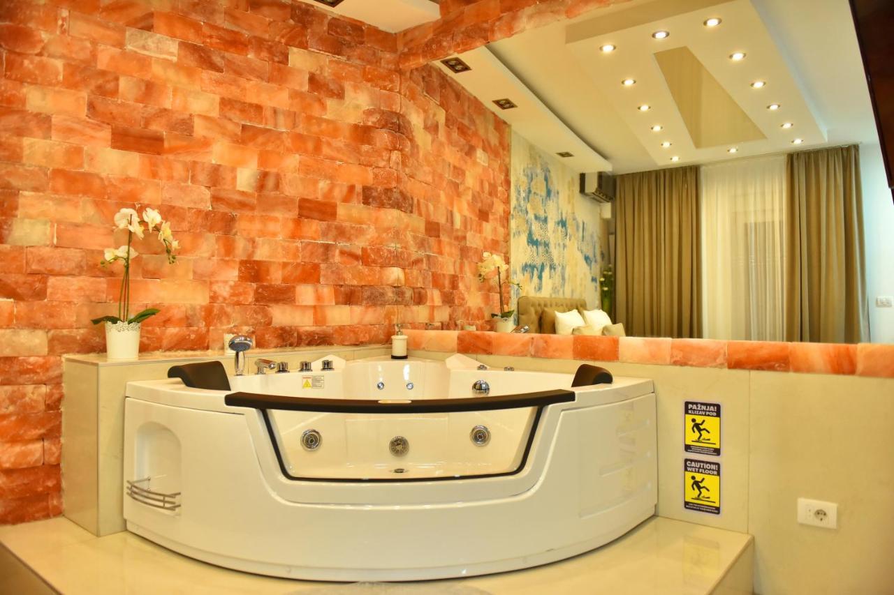 Design Apartment Premium Spa Lux 4 Star "Dubai" Completely Private Wellness & Spa Free Included Sauna & Jacuzzi & Salt Wall & Fire Place & 3D Ceilings & Business Wifi & Netflix & Keyless Code Entry & Full Smart App & Secure 2 Parking Place Чуприя Экстерьер фото