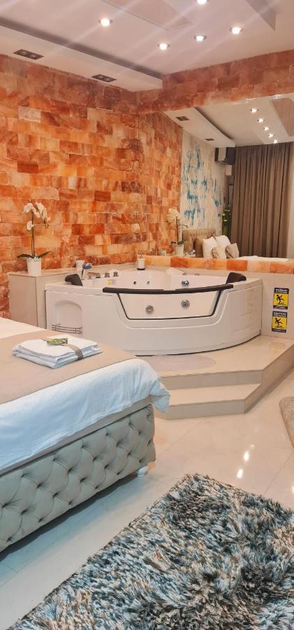 Design Apartment Premium Spa Lux 4 Star "Dubai" Completely Private Wellness & Spa Free Included Sauna & Jacuzzi & Salt Wall & Fire Place & 3D Ceilings & Business Wifi & Netflix & Keyless Code Entry & Full Smart App & Secure 2 Parking Place Чуприя Экстерьер фото