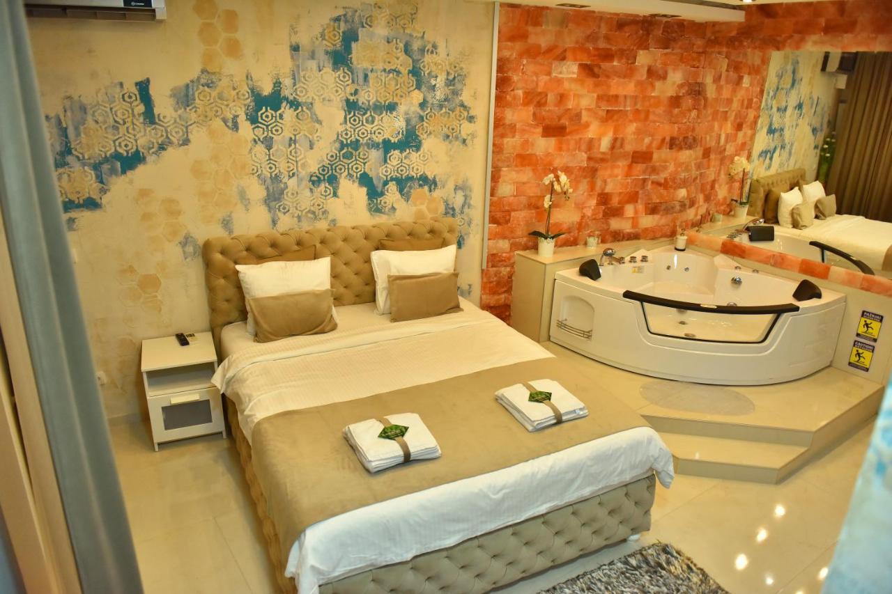 Design Apartment Premium Spa Lux 4 Star "Dubai" Completely Private Wellness & Spa Free Included Sauna & Jacuzzi & Salt Wall & Fire Place & 3D Ceilings & Business Wifi & Netflix & Keyless Code Entry & Full Smart App & Secure 2 Parking Place Чуприя Экстерьер фото