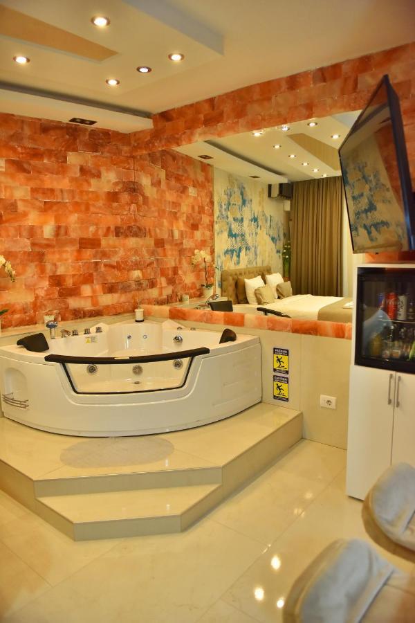 Design Apartment Premium Spa Lux 4 Star "Dubai" Completely Private Wellness & Spa Free Included Sauna & Jacuzzi & Salt Wall & Fire Place & 3D Ceilings & Business Wifi & Netflix & Keyless Code Entry & Full Smart App & Secure 2 Parking Place Чуприя Экстерьер фото