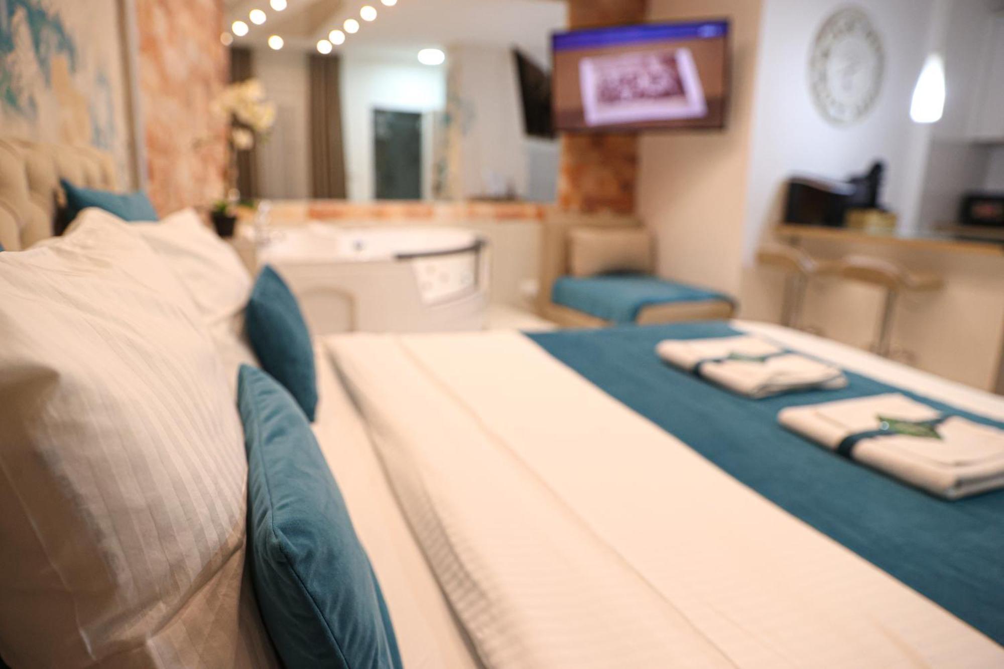 Design Apartment Premium Spa Lux 4 Star "Dubai" Completely Private Wellness & Spa Free Included Sauna & Jacuzzi & Salt Wall & Fire Place & 3D Ceilings & Business Wifi & Netflix & Keyless Code Entry & Full Smart App & Secure 2 Parking Place Чуприя Экстерьер фото